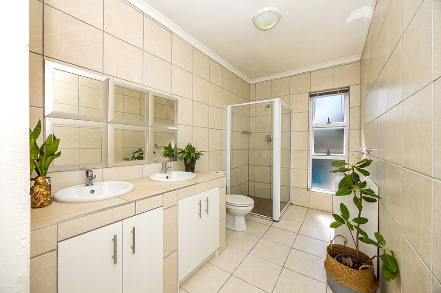 3 Bedroom Property for Sale in Sunningdale Western Cape
